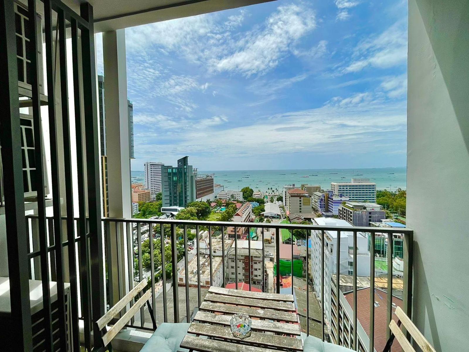 Apartamento The Base Infinity Pattaya Exterior foto